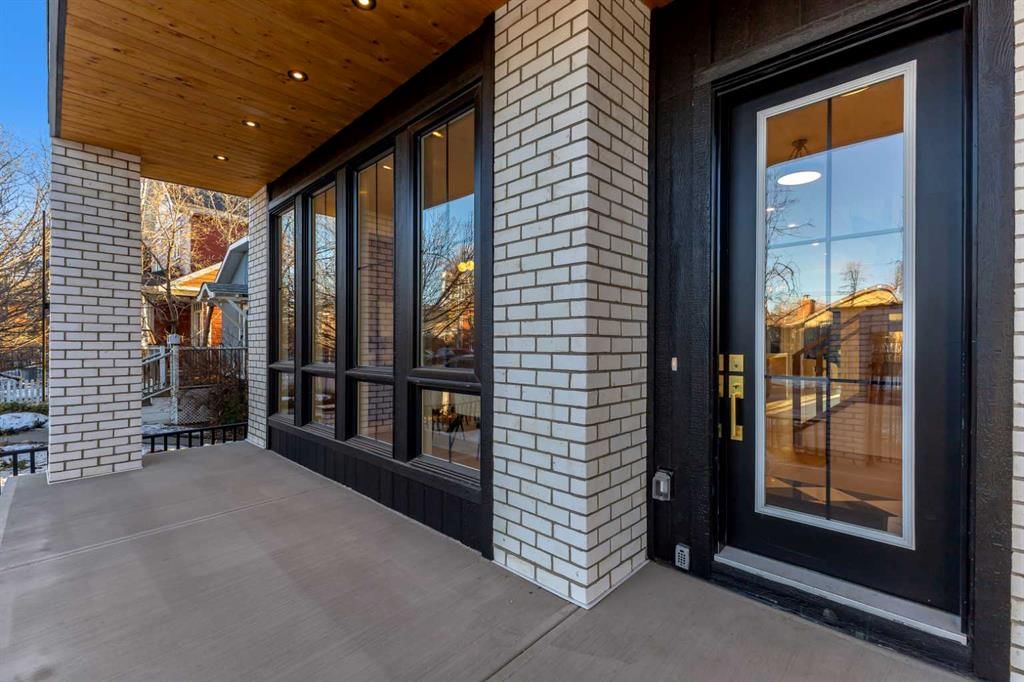 1321 10 Avenue SE, Calgary — photo 4 of 50
