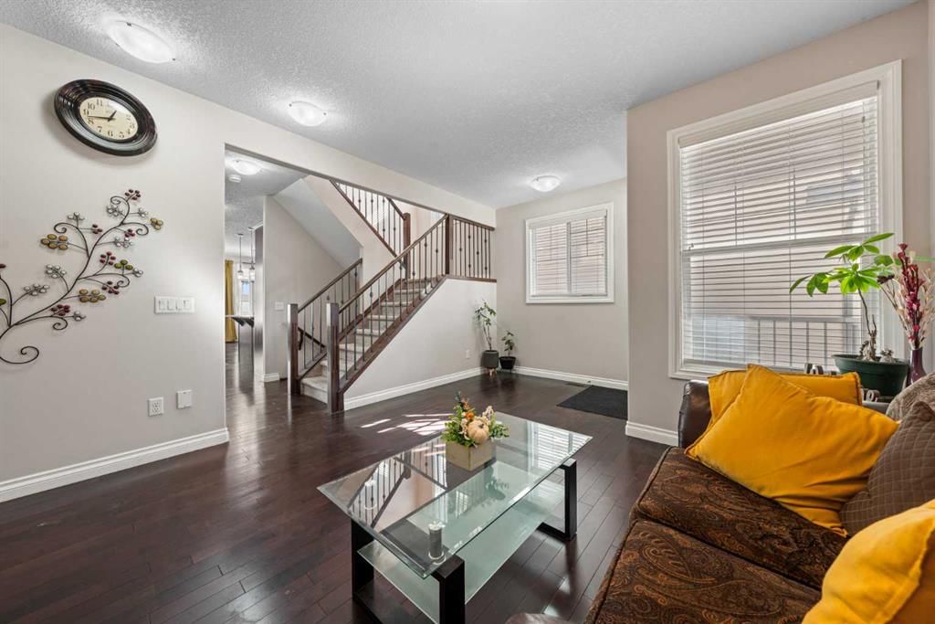 529 Saddlelake Drive NE, Calgary — photo 4 of 42