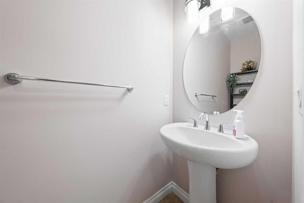 529 Saddlelake Drive NE, Calgary — photo 5 of 42