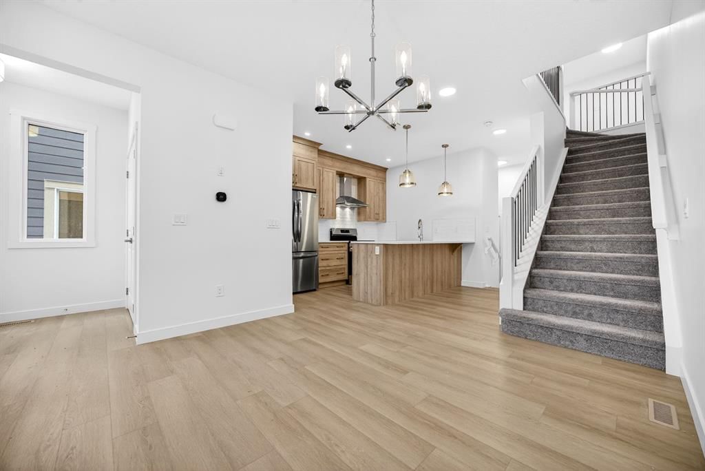 338 Alpine Boulevard SW, Calgary — photo 4 of 36