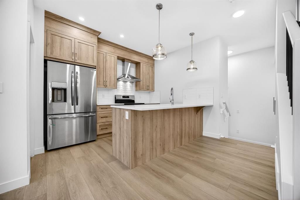 338 Alpine Boulevard SW, Calgary — photo 5 of 36