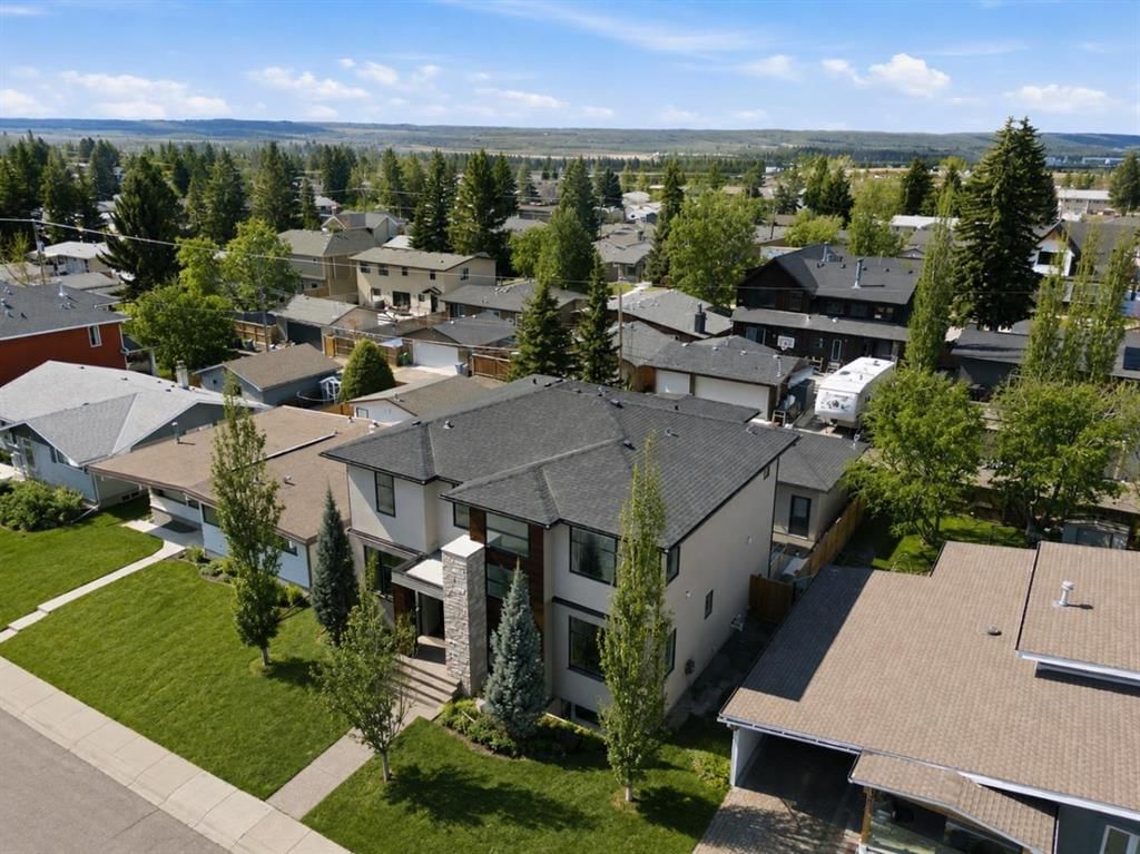 5927 34 Street SW, Calgary — photo 5 of 50