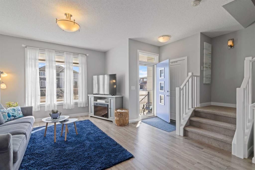 53 Walcrest Gate SE, Calgary — photo 3 of 36