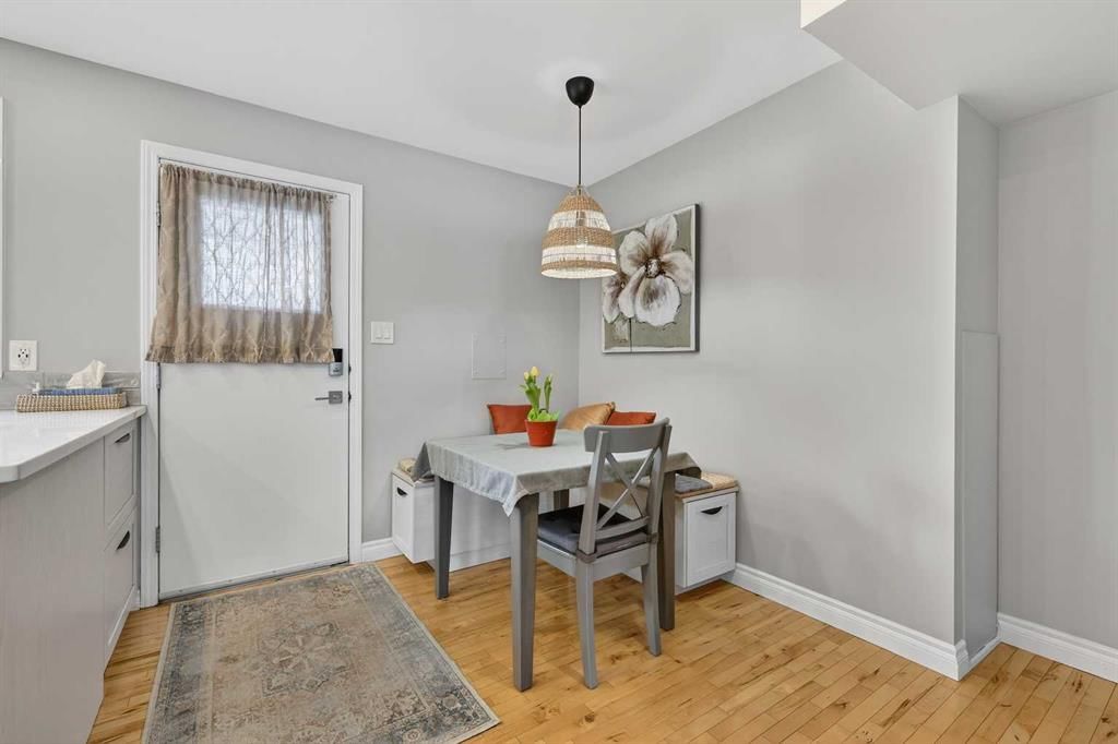563 Regal Park NE, Calgary — photo 3 of 43