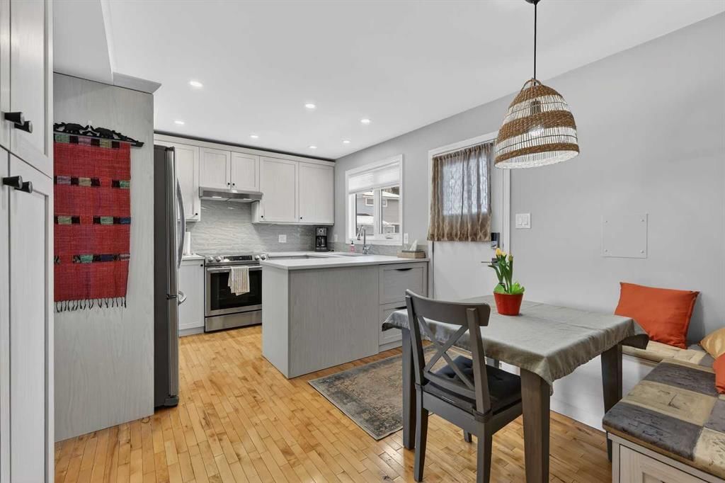 563 Regal Park NE, Calgary — photo 5 of 43