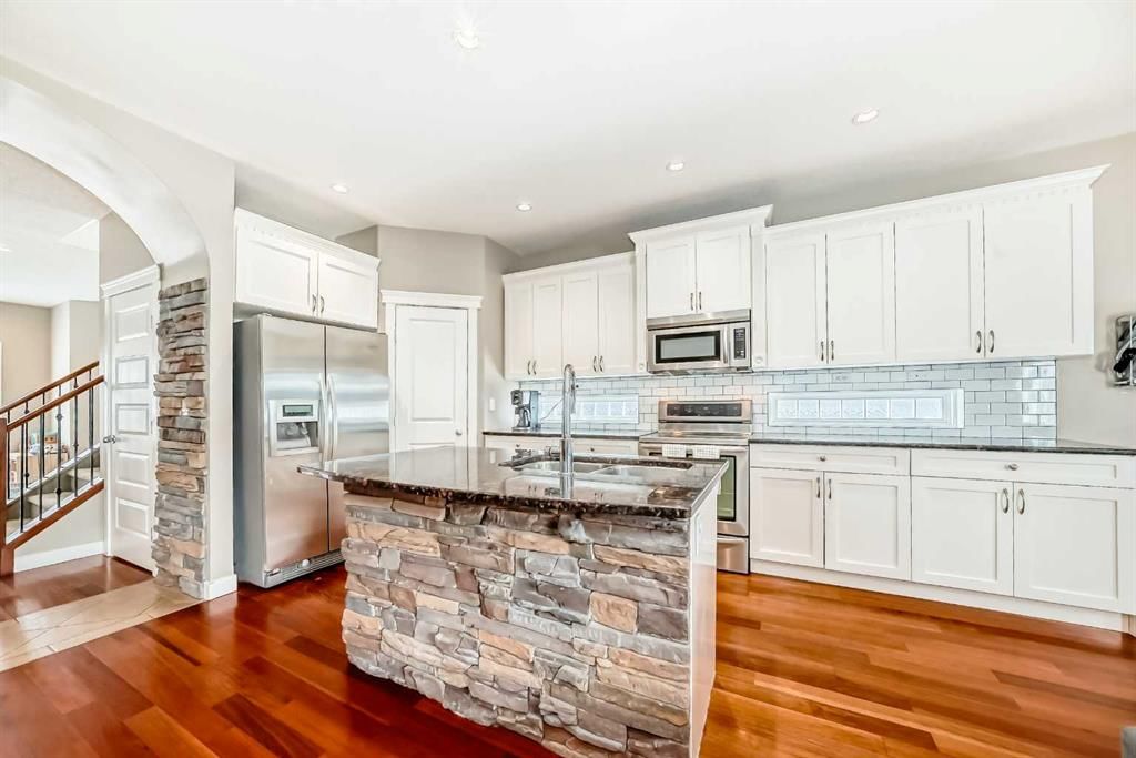 2635 31 Street SW, Calgary — photo 4 of 50