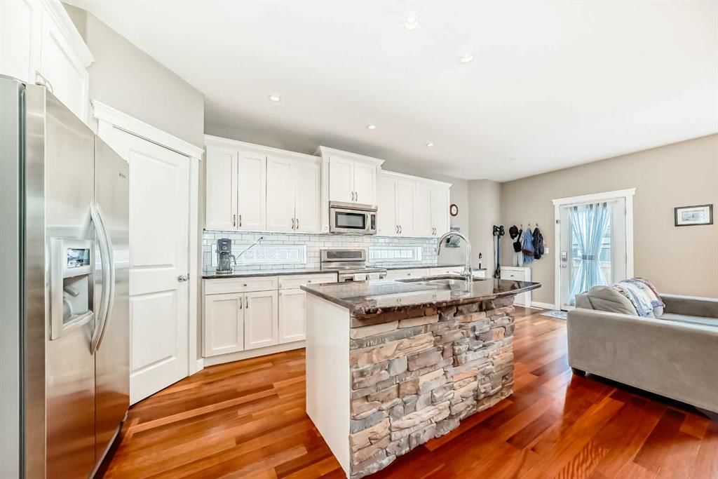 2635 31 Street SW, Calgary — photo 5 of 50