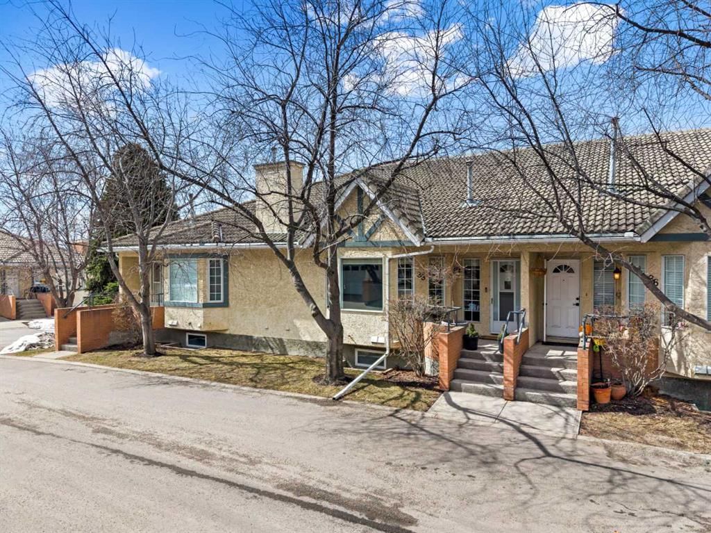 38 Richelieu Court SW, Calgary — photo 2 of 39