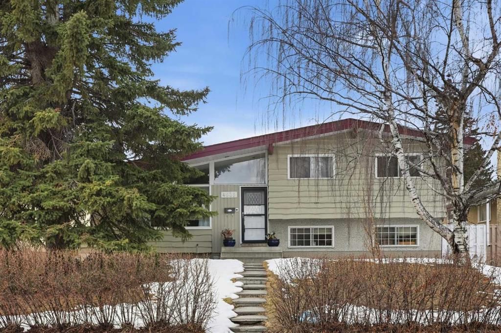 4539 Vandergrift Crescent NW, Calgary — main listing photo