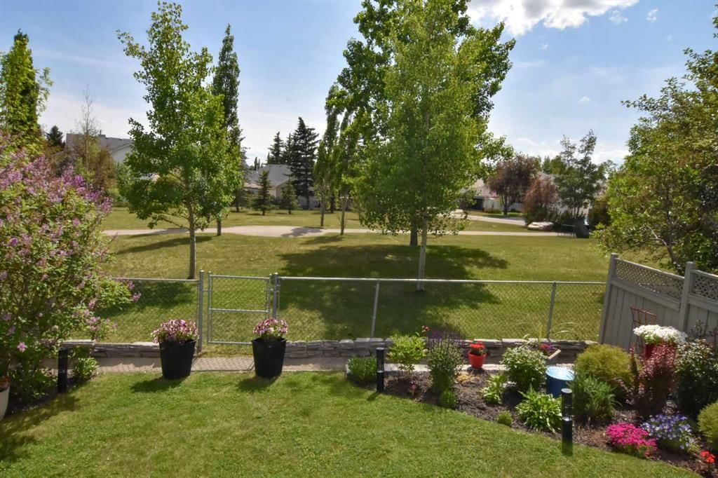 148 Scenic View Close NW, Calgary — photo 5 of 44