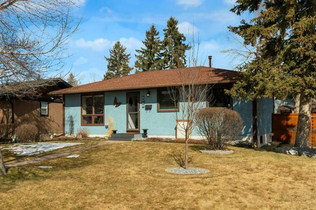 7304 35 Avenue NW, Calgary — main listing photo