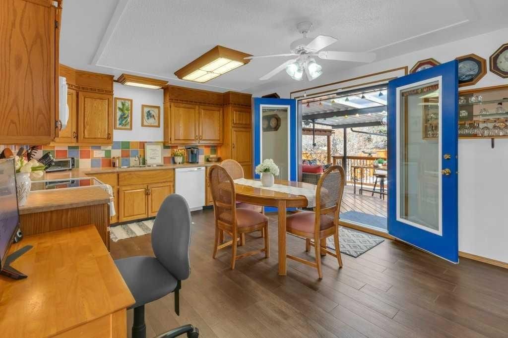 7304 35 Avenue NW, Calgary — photo 2 of 50