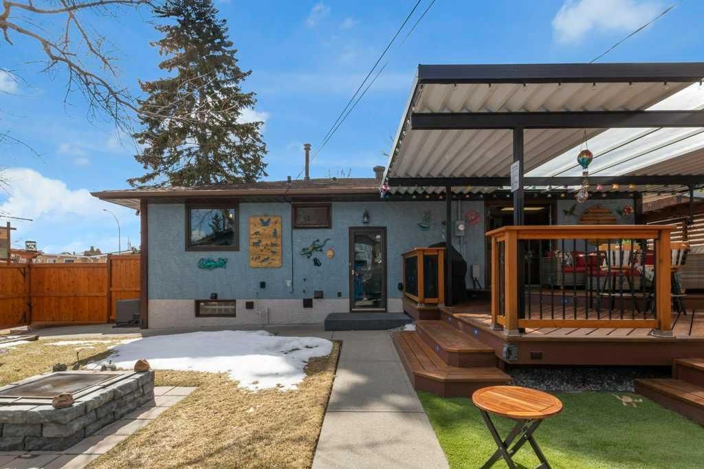 7304 35 Avenue NW, Calgary — photo 4 of 50