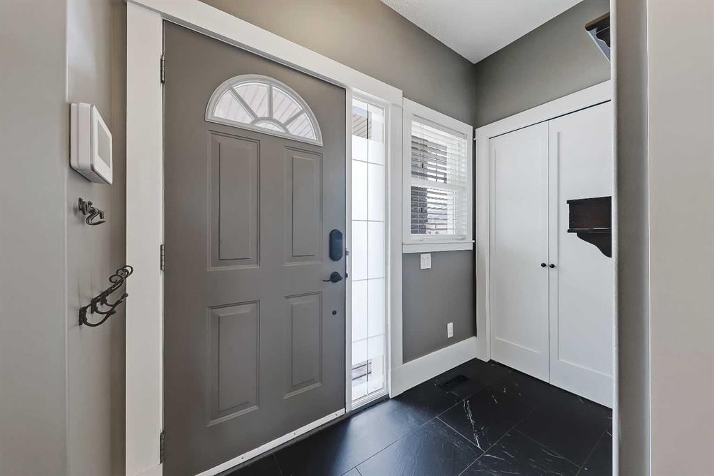 7140 34 Avenue NW, Calgary — photo 3 of 50