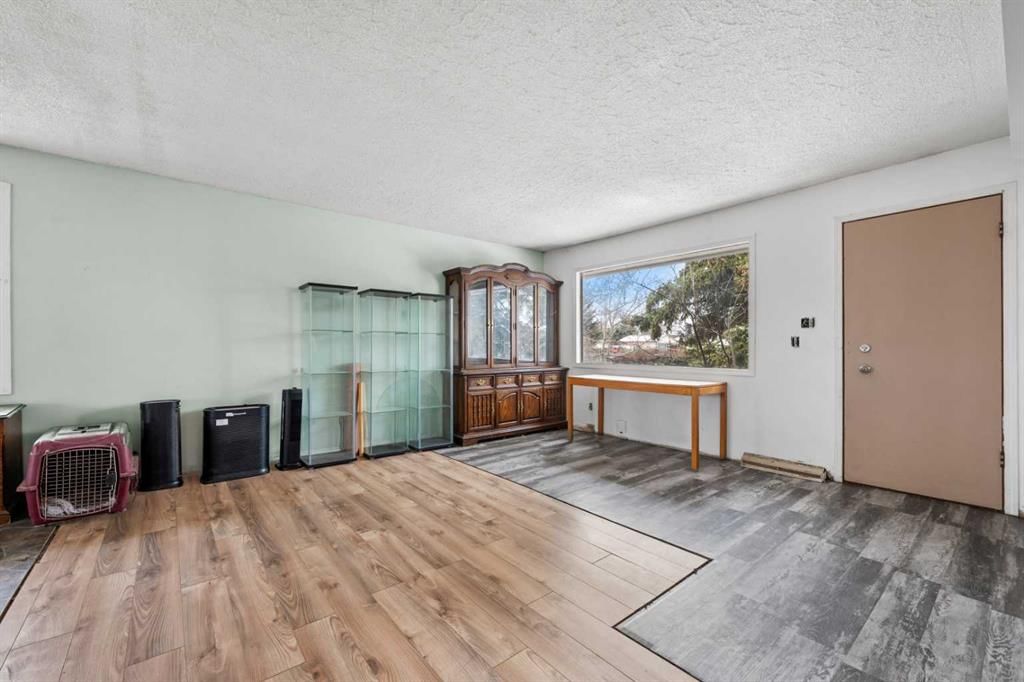 924 39 Street SE, Calgary — photo 4 of 44