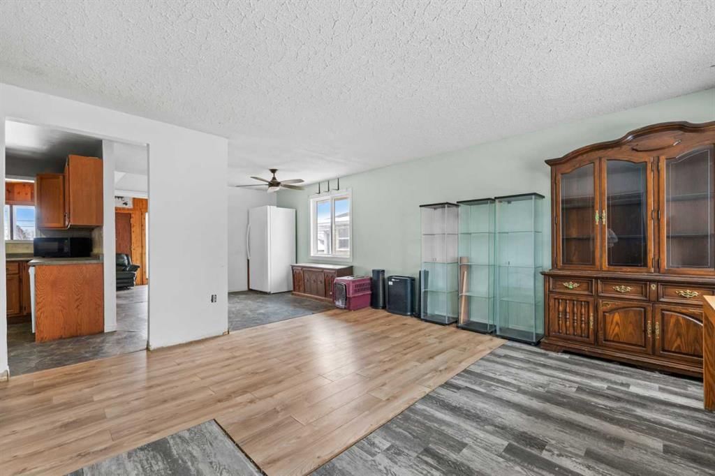 924 39 Street SE, Calgary — photo 5 of 44