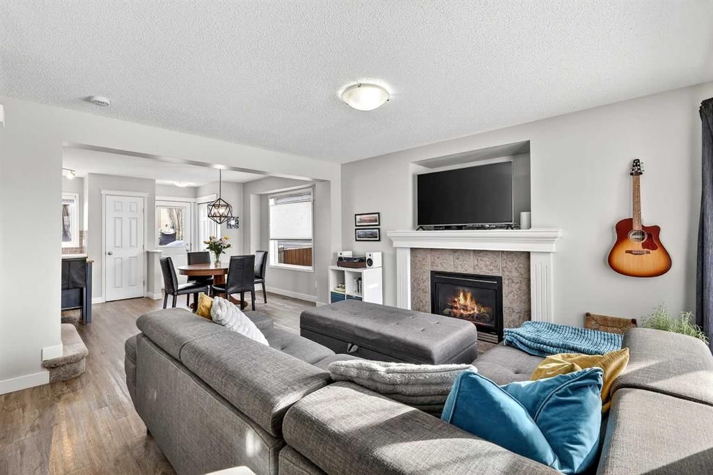586 Evermeadow Road SW, Calgary — photo 3 of 35