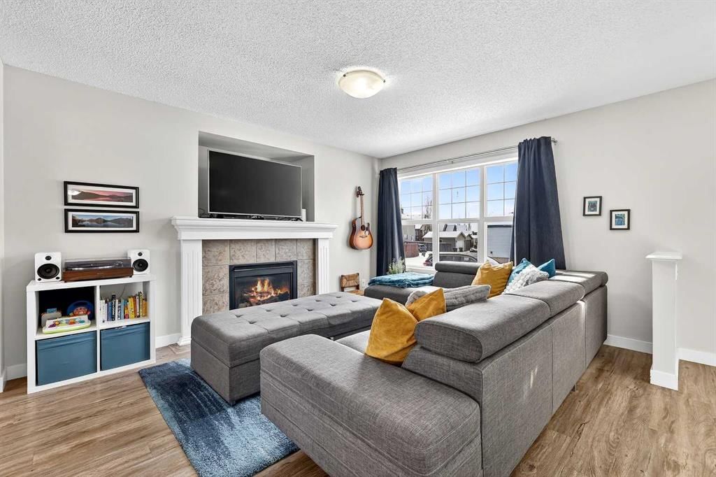 586 Evermeadow Road SW, Calgary — photo 4 of 35