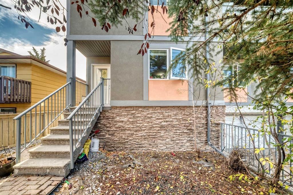 7716 bowness Road NW, Calgary — photo 5 of 47
