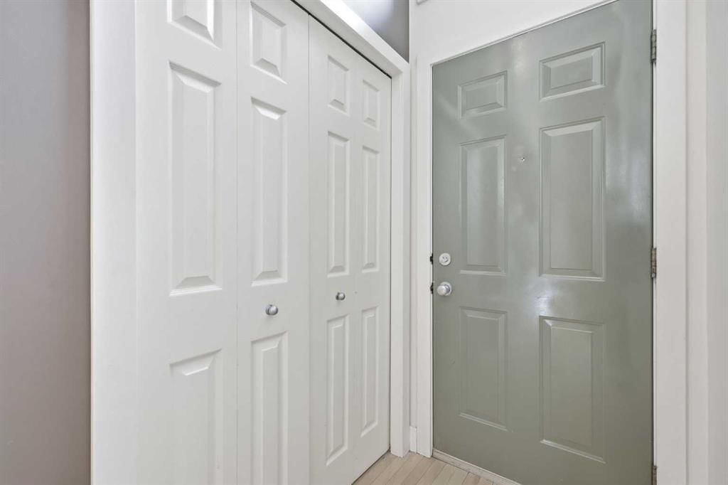 2606 25A Street SW, Calgary — photo 4 of 50