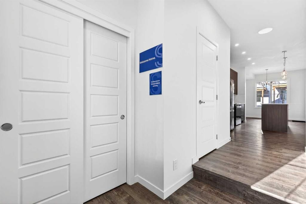 54 Creekside Way SW, Calgary — photo 4 of 49