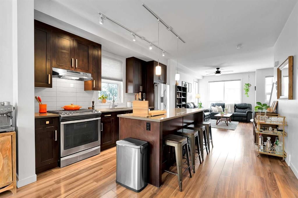 898 Sherwood Boulevard NW, Calgary — photo 2 of 38
