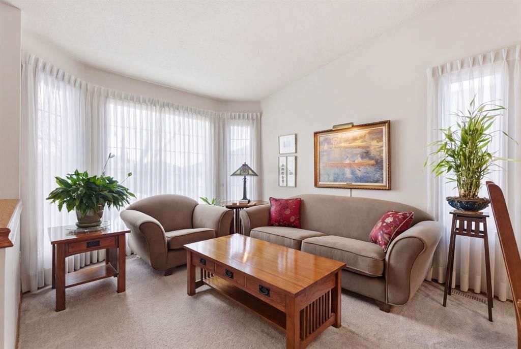 255 Douglas Woods Drive SE, Calgary — photo 5 of 47