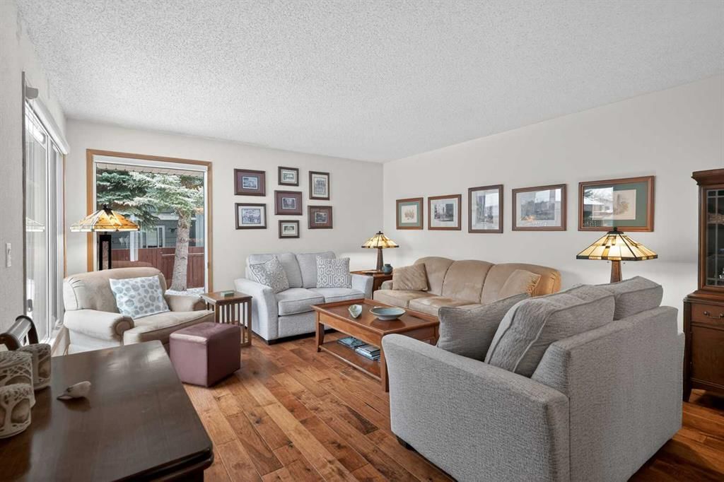 28 Deercross Way SE, Calgary — photo 5 of 20