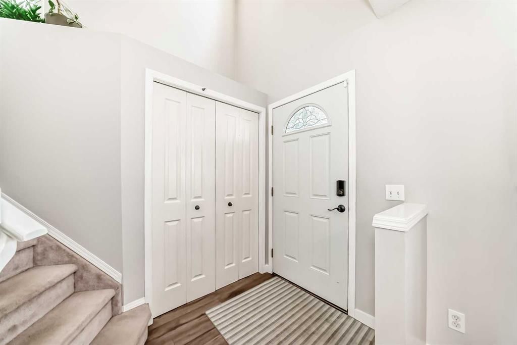 136 Hidden Hills Road NW, Calgary — photo 4 of 50