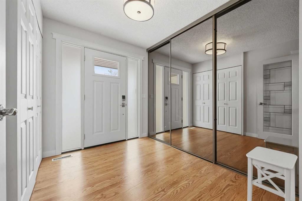 71 Millbank Drive SW, Calgary — photo 2 of 50