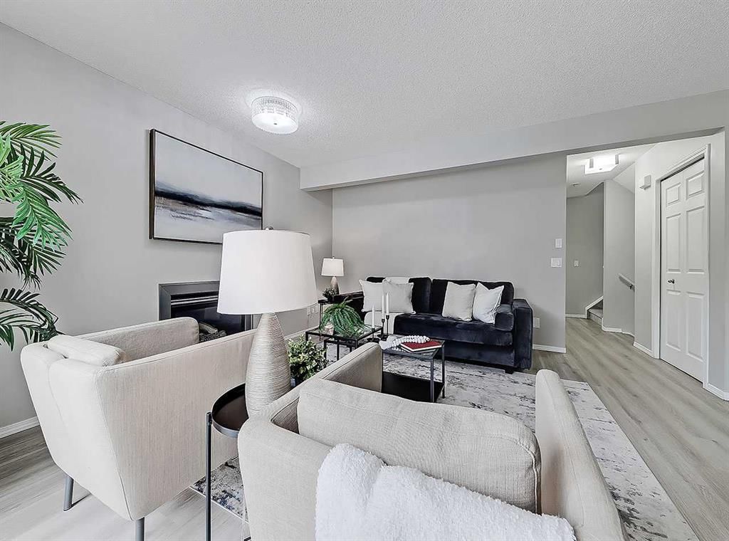 9 Royal Elm Mews NW, Calgary — photo 5 of 50