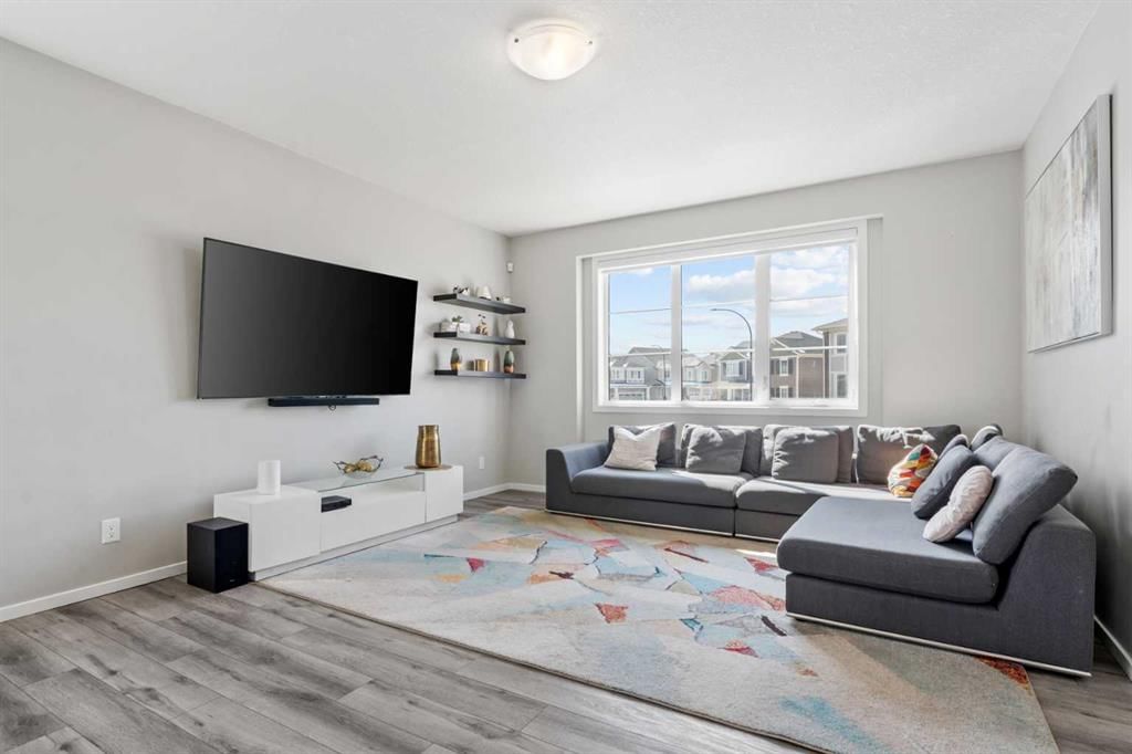171 Carringham Road NW, Calgary — photo 4 of 38