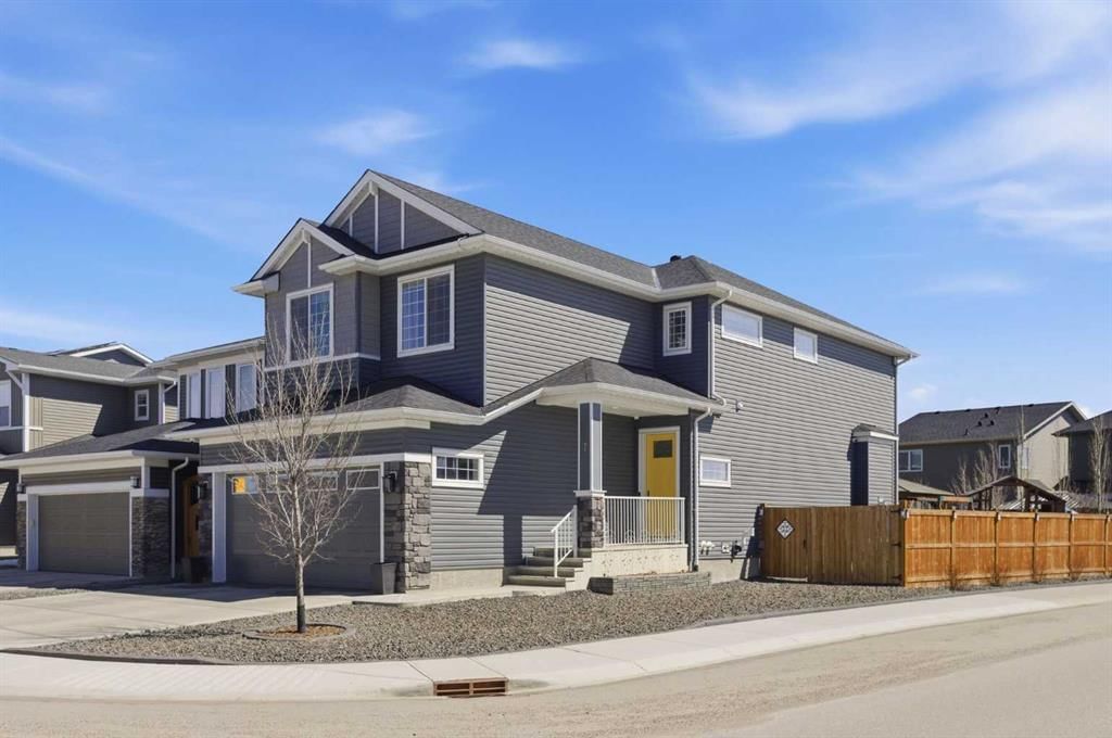 7 Evansglen Park NW, Calgary — main listing photo