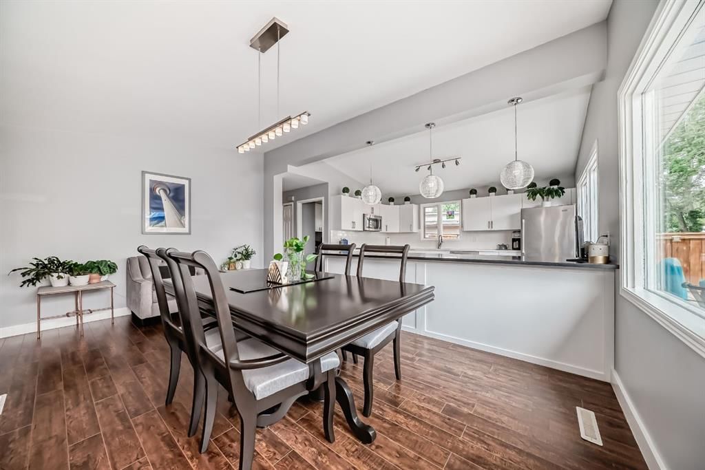 5519 Buckthorn Road NW, Calgary — photo 5 of 42