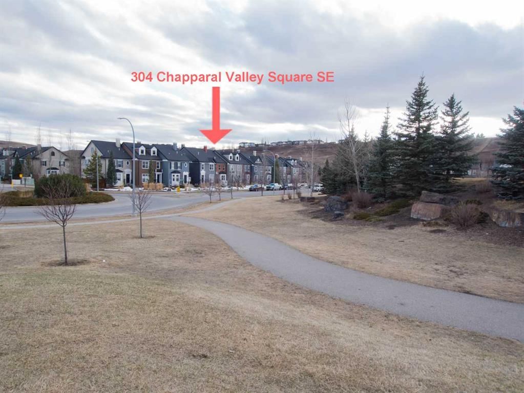 304 Chaparral Valley Square SE, Calgary — photo 2 of 39