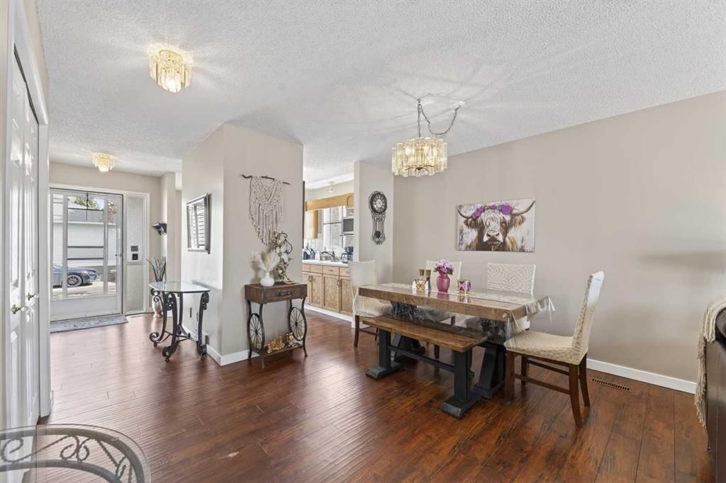 24 Deer Ridge Close SE, Calgary — photo 3 of 40