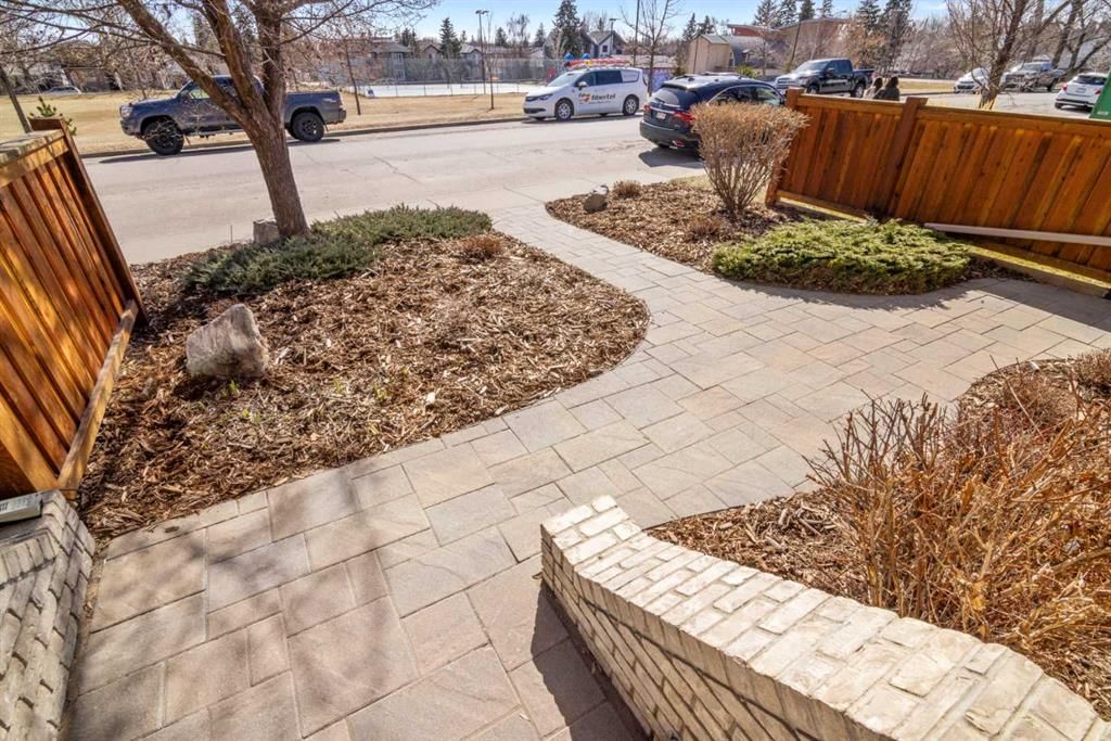 616 52 Avenue SW, Calgary — photo 3 of 50