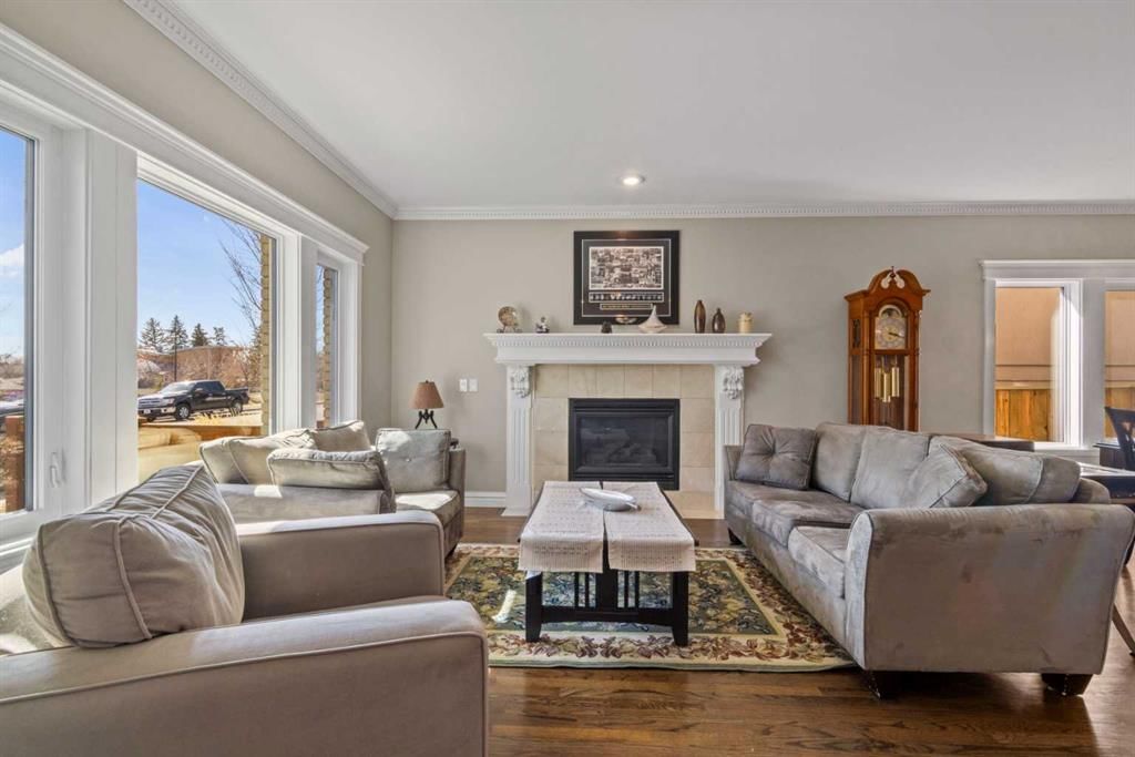 616 52 Avenue SW, Calgary — photo 5 of 50