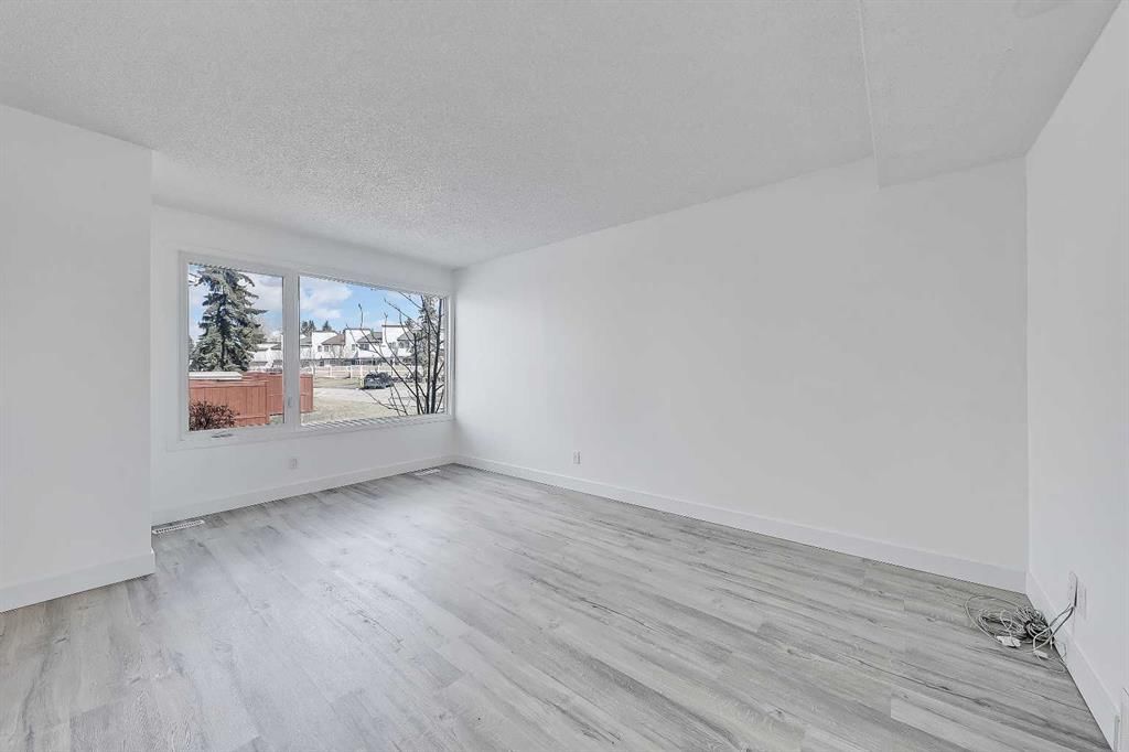 24, 3620 51 Street SW, Calgary — photo 2 of 37