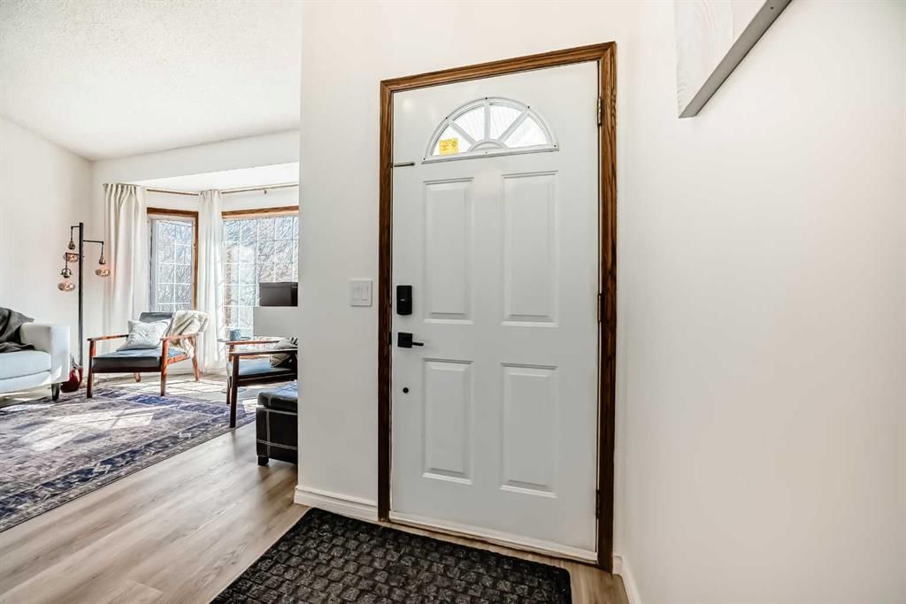 110 Erin Meadow Close SE, Calgary — photo 2 of 38