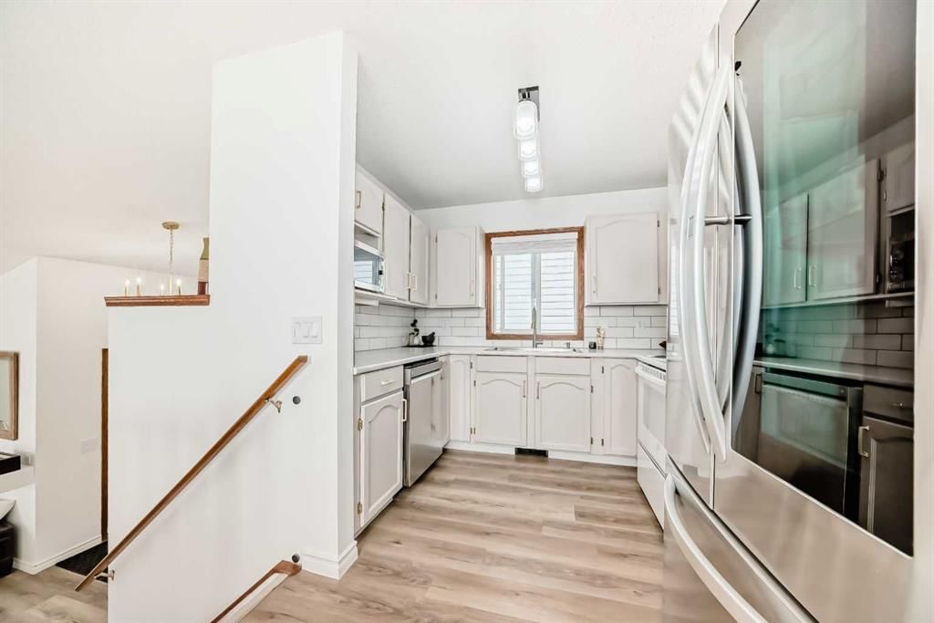 110 Erin Meadow Close SE, Calgary — photo 3 of 38