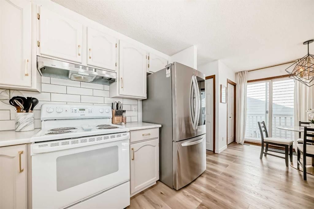 110 Erin Meadow Close SE, Calgary — photo 5 of 38