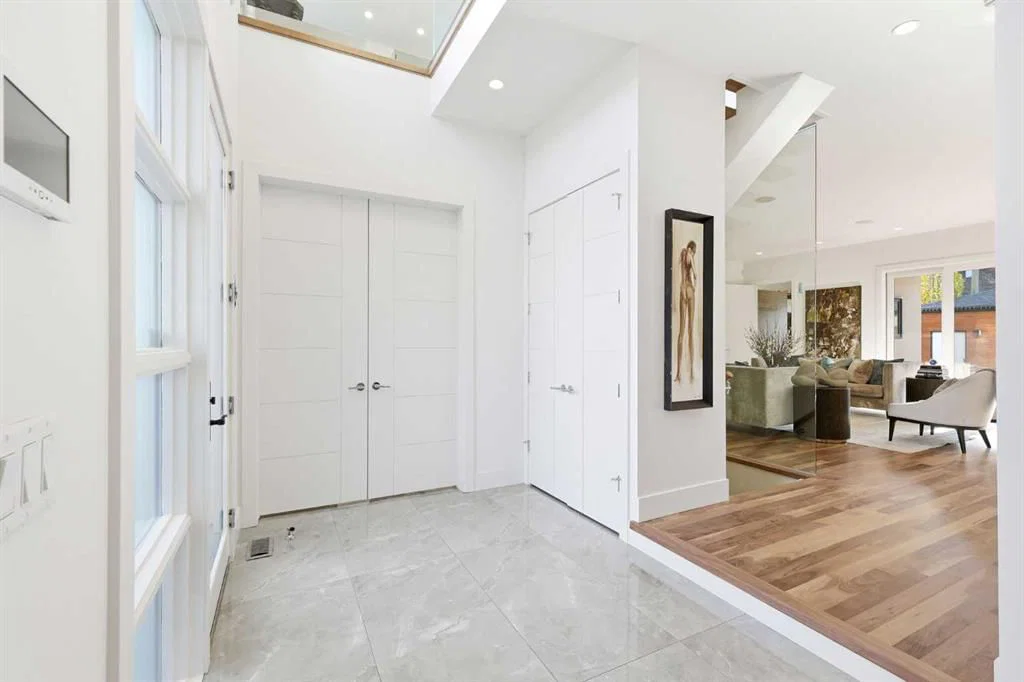 411 47 Avenue SW, Calgary — photo 3 of 50