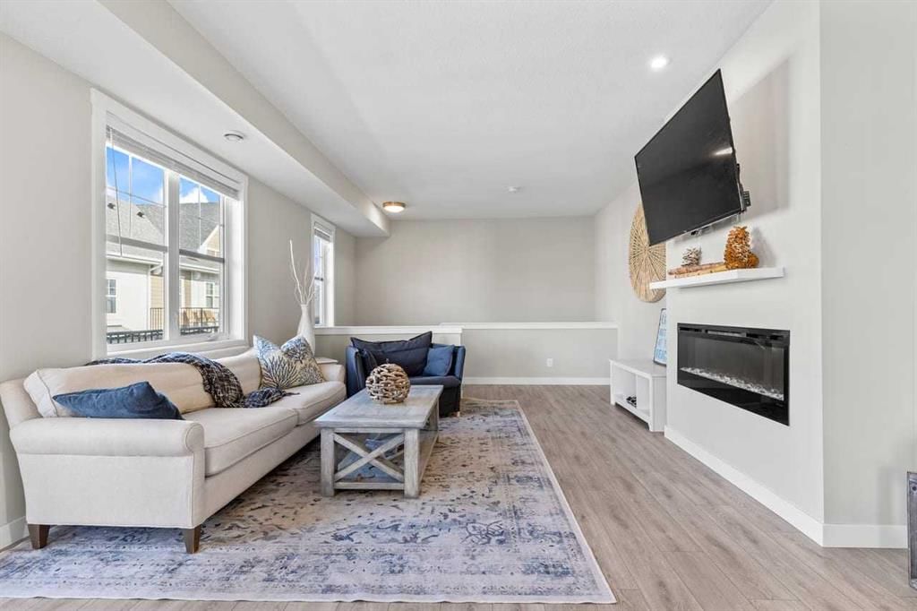 306 Cranbrook Walk SE, Calgary — photo 5 of 37