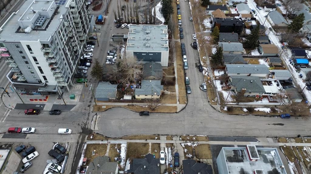 202 15 Avenue NE, Calgary — photo 2 of 16