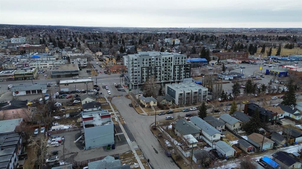 206 15 Avenue NE, Calgary — photo 3 of 15