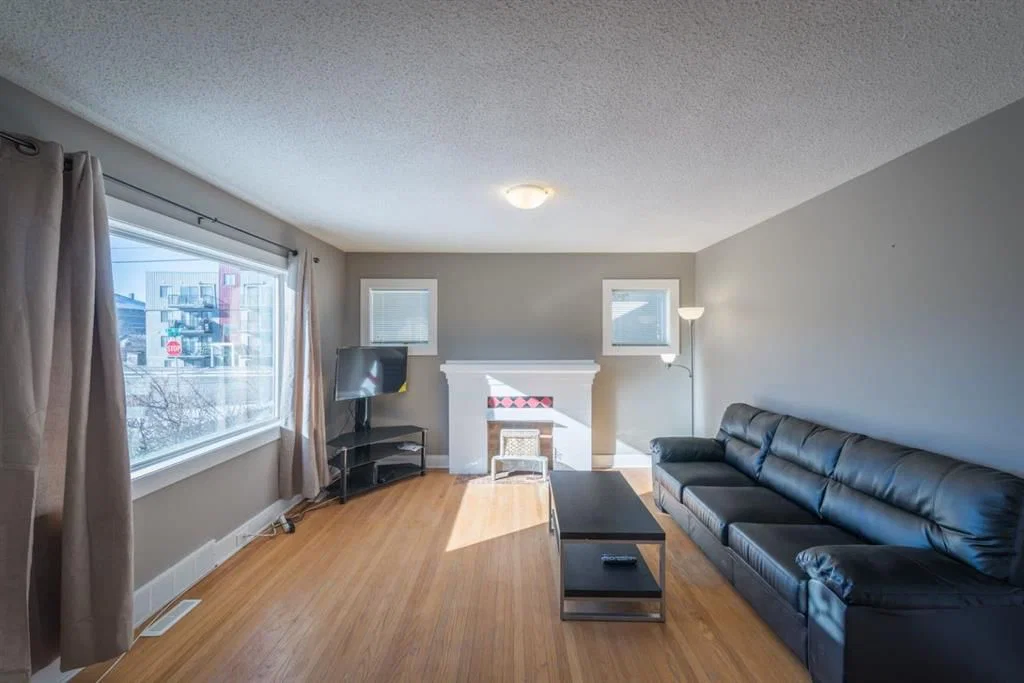 206 15 Avenue NE, Calgary — photo 4 of 15