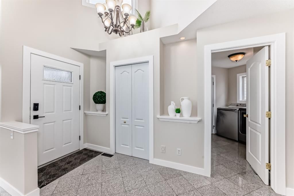 311 Rocky Ridge Cove NW, Calgary — photo 3 of 36