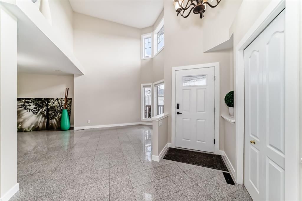 311 Rocky Ridge Cove NW, Calgary — photo 4 of 36