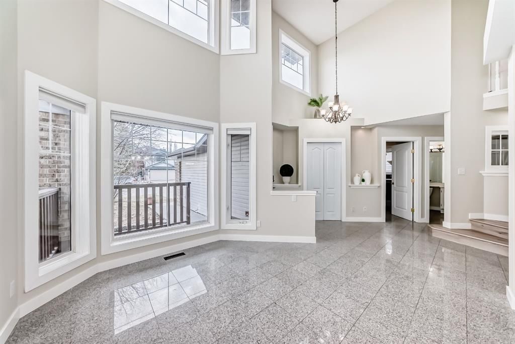311 Rocky Ridge Cove NW, Calgary — photo 5 of 36
